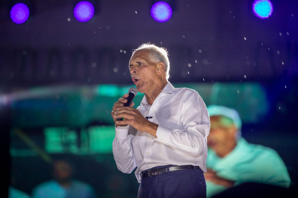 2025-11-22-TGU-Cierre-PN-Nasry-ASfura-Juan-Diego11 - Contra Corriente Nasry Asfura, candidato presidencial del Partido Nacional, durante su discurso en el cierre de campaña de Juan Diego Zelaya, candidato a la Alcaldía del Distrito Central. Tegucigalpa, 23 de noviembre de 2024. Foto CC / Fernando Destephen.