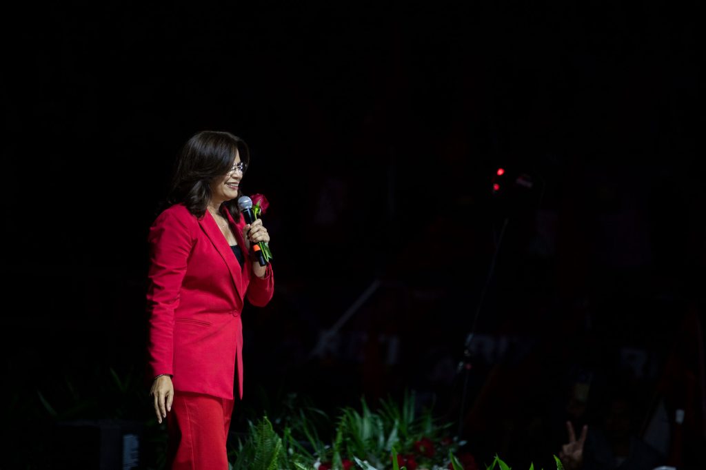 2025-11-23-TGU-Cierre-campaña-Aldana-Rixi7 - Contra Corriente Rixi Moncada, candidata presidencial oficialista, acompañó al actual alcalde y candidato a la Alcaldía del Distrito Central, Jorge Aldana, en el Coliseo Nacional de Ingenieros. Tegucigalpa, 23 de noviembre de 2024. Foto CC / Fernando Destephen.
