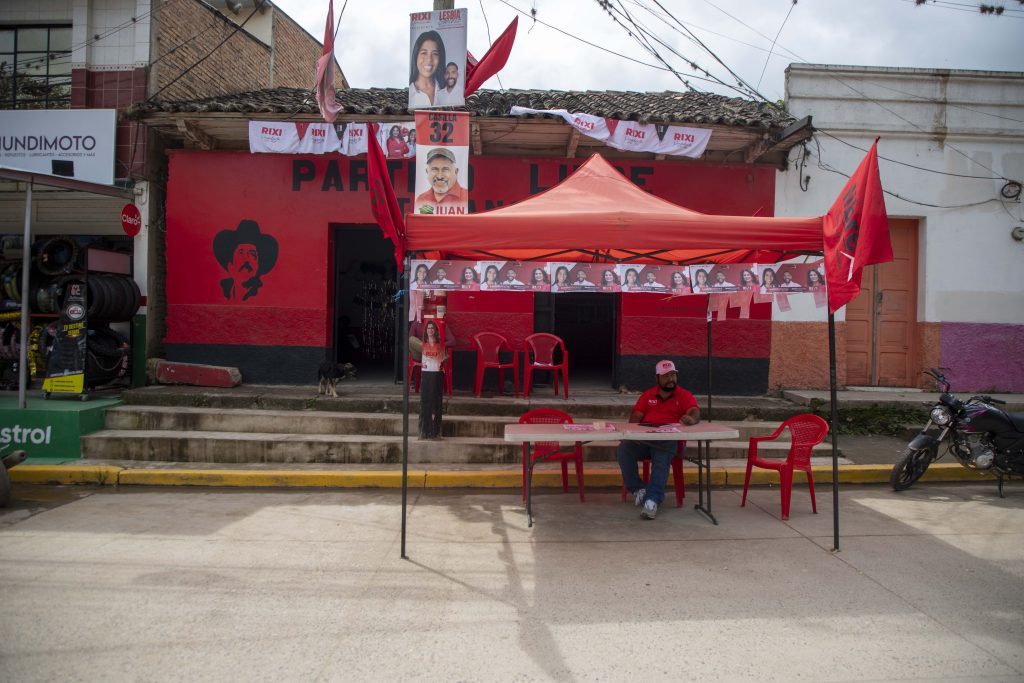 2025-11-17-FM-Talanga-Opinión-Rixi-Mercado-Plaza20 - Contra Corriente